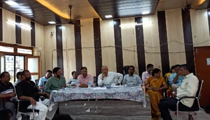 ग्रामीणों तक पहुंचाएं जनकल्याणकारी योजनाओं का लाभ: खंड विकास अधिकारी