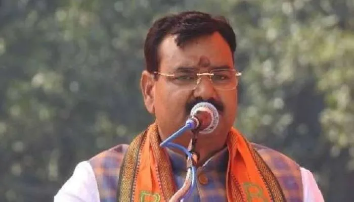 इटावा में बोले राज्य मंत्री संजय सिंह गंगवार- हिंसा में लिप्त किसी भी अपराधी को बख्शा नहीं जायेगा