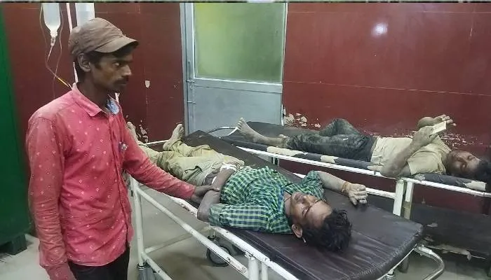 अयोध्या: जेसीबी की धमक से गिरी कच्ची दीवार, चार घायल