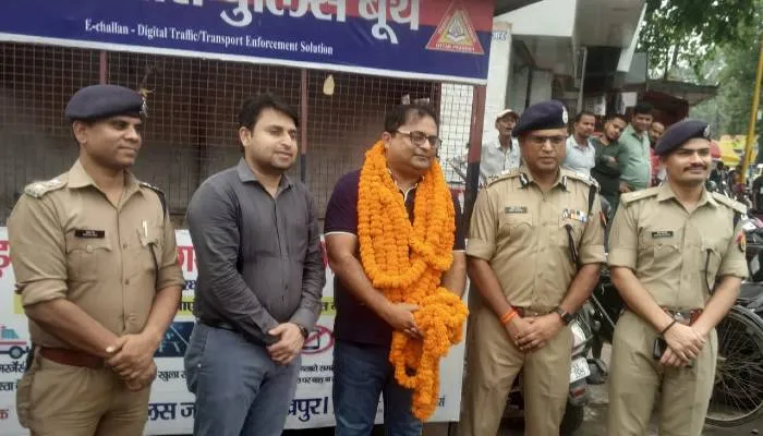गोरखपुर: एडीजी की पहल पर डॉ. अमित गोयल का बैंड बाजे के साथ हुआ स्वागत