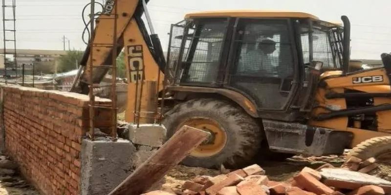 बाराबंकी: सरकारी जमीन पर कब्जा करने वालों की बन रही कुंडली, चलेगा बुलडोजर