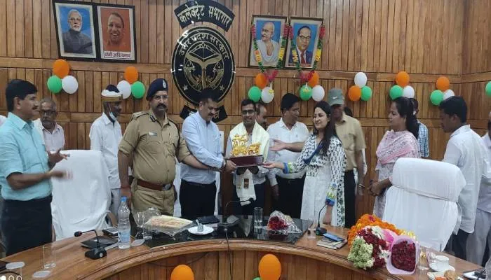 बहराइच: एसडीएम सदर का सोनभद्र जिले में हुआ तबादला, अधिकारियों ने दी विदाई