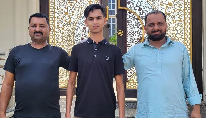 अयोध्या: न्यूजीलैंड में पायलट की ट्रेनिंग लेगा अकरम खान