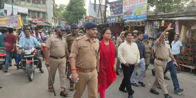 बहराइच: कानपुर हिंसा को लेकर प्रशासन अलर्ट, सड़क पर उतरे अधिकारी