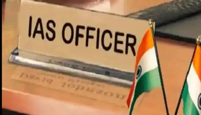 यूपी में बड़ा फेरबदल, योगी सरकार ने किये 11 IAS अधिकारियों के तबादले, इन्हें मिली अहम जिम्मेदारी