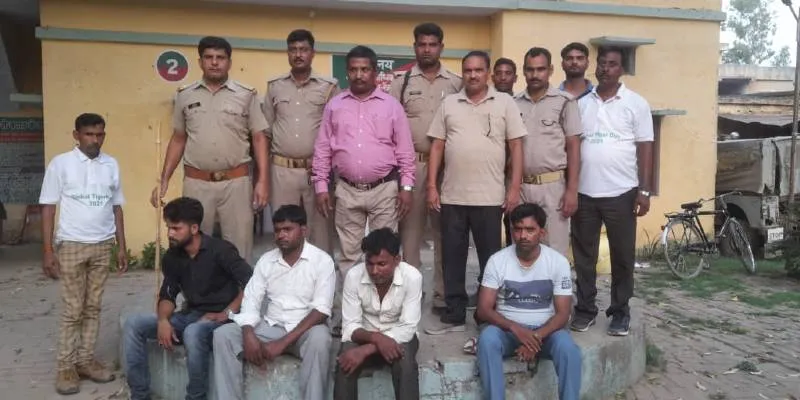 बहराइच: सेंड बोआ सांप के साथ चार तस्कर गिरफ्तार, बोलेरो वाहन सीज