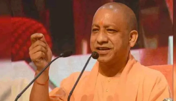 CM योगी के बर्थडे पर कटेगा 5100 किलो का केक, 5 लाख लोग करेंगे हनुमान चालीसा का पाठ
