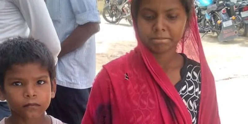 बाराबंकी: सौतेली मां की प्रताड़ना से परेशान नाबालिग पहुंचे थाने, बोले- पुलिस अंकल मां खाना नहीं देती! बिना गलती के मारती है