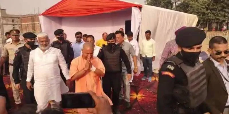गोरखपुर: गरीब कल्याण मेला की तैयारियों का मुख्यमंत्री योगी ने लिया जायजा
