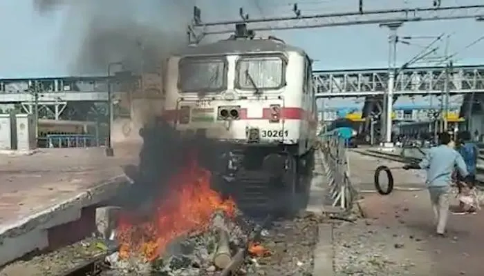 अग्निपथ योजना को लेकर हुए बवाल के बाद यूपी में अब तक कुल 387 गिरफ्तार