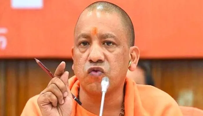 कानपुर हिंसा को लेकर सीएम योगी ने पुलिस कमिश्नर को सख्त कार्रवाई के दिए निर्देश, कहा- माहौल बिगाड़ने वालों से सख्ती से निपटें