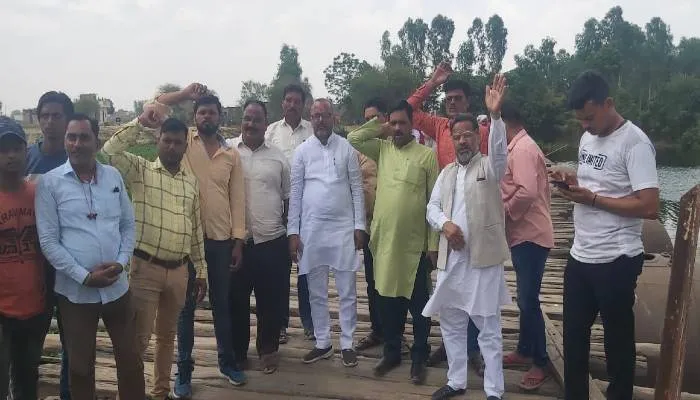 लखनऊ के इस इलाके में पक्का पुल बनाने की उठने लगी मांग, एक लाख आबादी को मिलेगा फायदा
