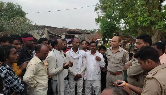 बहराइच: दावत-ए-वलीमा में कम पड़ा नॉनवेज तो जमकर चले लात-घूंसे, छह घायल