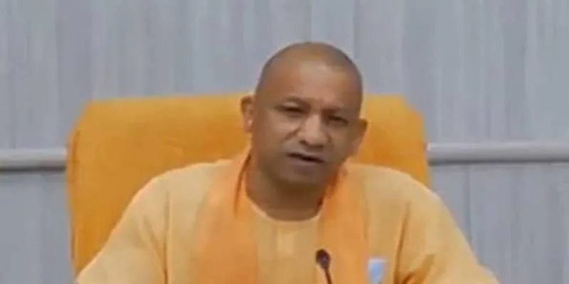 कानून व्यवस्था से खिलवाड़ करने वालों पर हो सख्ती: मुख्यमंत्री योगी