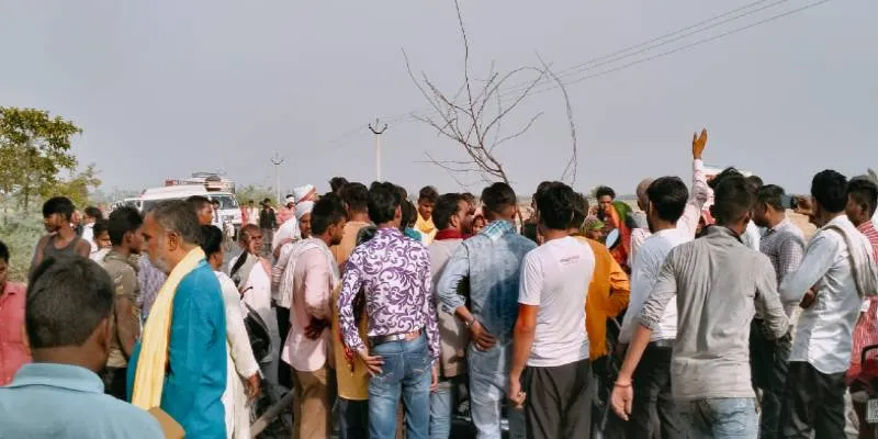 उन्नाव: अनियंत्रित ट्रैक्टर-ट्रॉली पलटी, दो की मौत, दो घायल