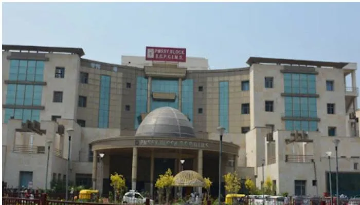 लखनऊ: नारेबाजी कर पीजीआई कर्मचारियों ने दर्ज कराया विरोध