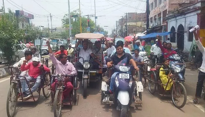 अयोध्या: प्रमाणपत्र और यूडीआईडी कार्ड में वसूली का आरोप लगाते हुये दिव्यांगों ने किया प्रदर्शन