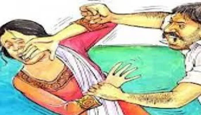 अमेठी: भूमि विवाद में दबंगों ने महिला को पीटा, अस्पताल में भर्ती