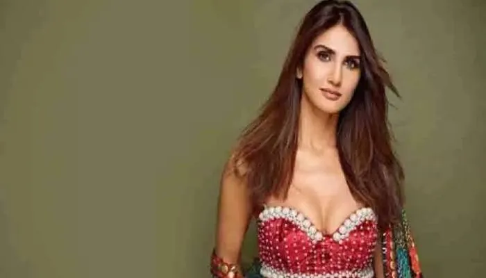 Shamshera से वाणी कपूर का लुक आया सामने, सोना को देख बढ़ीं धड़कनें