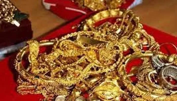 औरैया: चोरों ने मकान में सेंध लगाकर उड़ाये 30 लाख के गहने, जांच में जुटी पुलिस