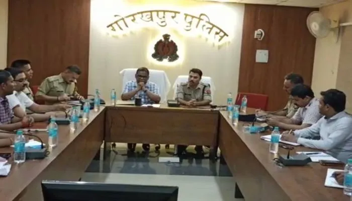 भूमि विवादों में संयुक्त टीम बनाकर कार्यवाही करें सुनिश्चित: डीएम