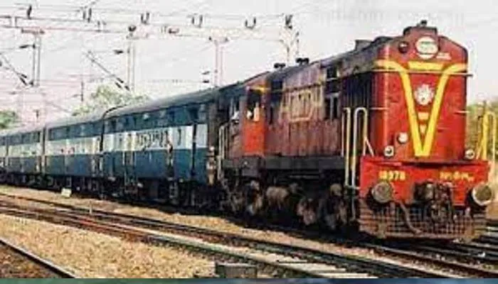 अग्निपथ योजना के खिलाफ भड़की हिंसा के चलते पूर्वोत्तर रेलवे ने निरस्त की 13 ट्रेनें