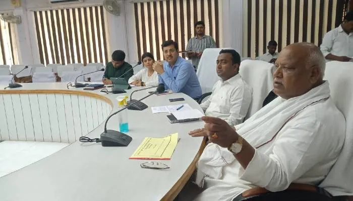 अयोध्या: सरयू में डूबने से होने वाली मौतों पर लगेगा ब्रेक, प्रशासन व यूनीसेफ के अधिकारी स्थलीय निरीक्षण कर बनाएंगे प्लान