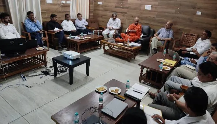 दानदाताओं के भाव में कमी नहीं, लेकिन कुछ गल्तियां कर देते हैं: गोविंद देव गिरी
