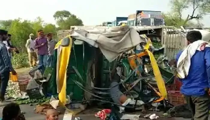 हमीरपुर में भीषण सड़क हादसा: पिकअप और ऑटो में हुई जोरदार टक्कर, 8 की मौत, कई घायल
