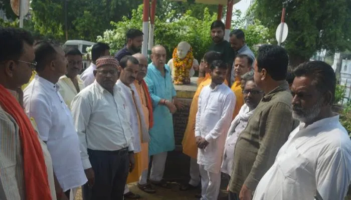 अयोध्या: बलिदान दिवस पर भाजपाइयों ने डॉ. श्यामा मुखर्जी को किया याद