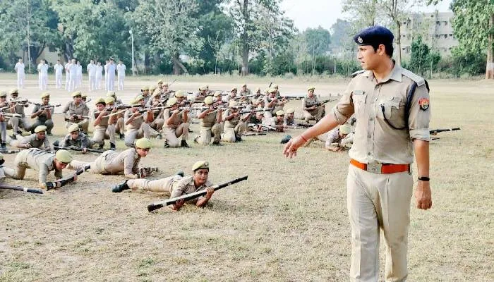 गोंडा: एसपी संतोष मिश्रा ने पुलिसकर्मियों को दिये अराजकतत्वों से निपटने के टिप्स