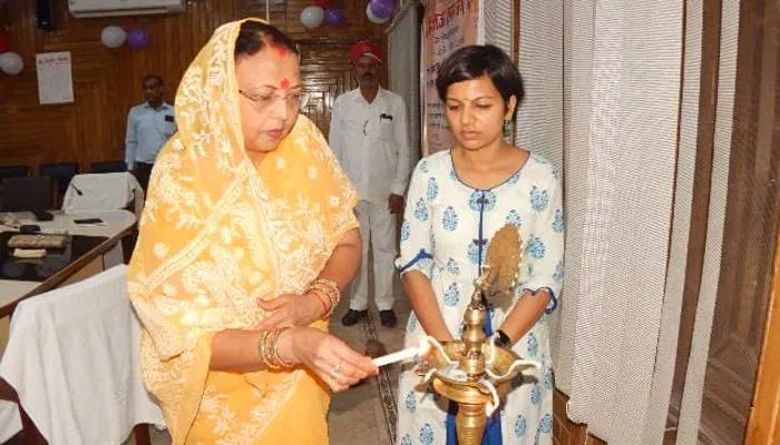 नवयुवकों को आत्मनिर्भर बनाने के लिये बैंकों से ऋण उपलब्ध कराकर लाभान्वित किया जा रहा हैः प्रेमावती