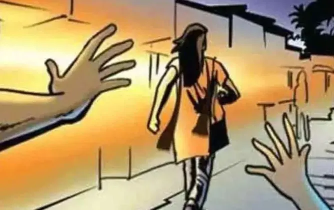 बरेली: क्लेम की रकम मांगने पर वकील ने की छेड़छाड़