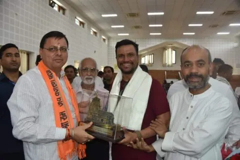 उत्तराखंड: विंग कमांडर विक्रांत उनियाल की उपलब्धि पर बोले मुख्मयंत्री धामी- मन में कुछ करने का जुनून हो तो असंभव भी हो जाता है संभव