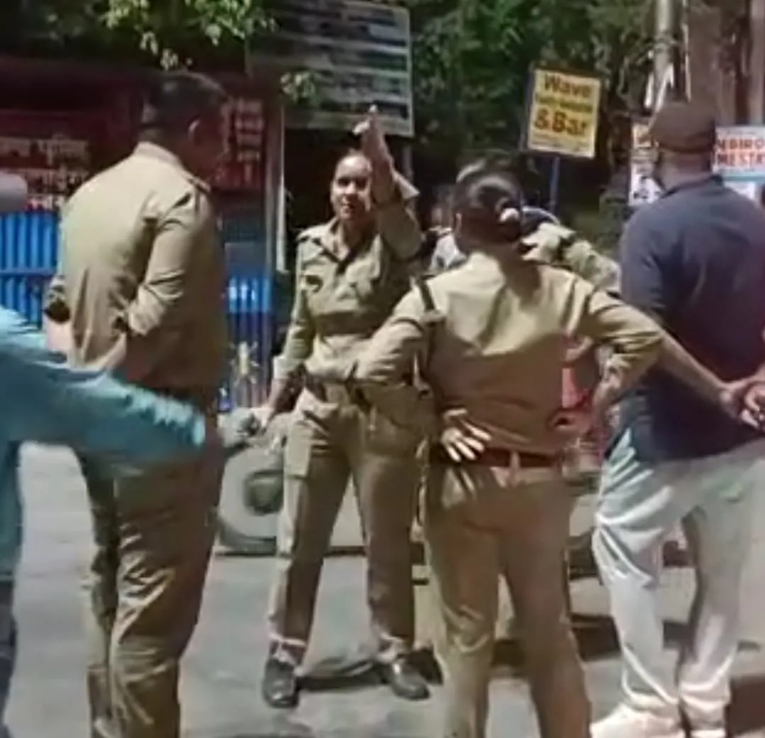 हल्द्वानी: बीच सड़क पर आखिर क्यों रो पड़ी महिला कांस्टेबल