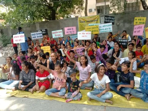 रुद्रपुर: हाईकोर्ट व शासन का आदेश दरकिनार, कुमाऊं आयुक्त पर वादाखिलाफी का लगाया आरोप, परिजन के साथ गरजे इंटरार्क के श्रमिक