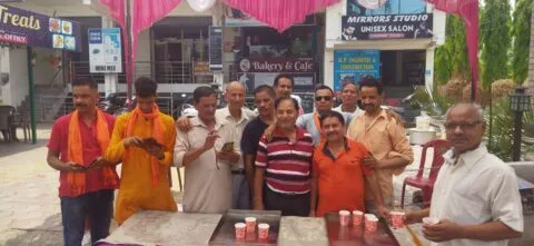 हल्द्वानी: गंगा दशहरा पर आगे आए समाजसेवी, भीषण गर्मी में राहगीरों को छककर पिलाया शरबत