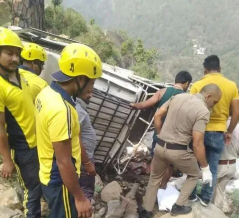 उत्तराखंड: टिहरी में यूटिलिटी खाई में गिरने से पांच की मौत, तीन घायल