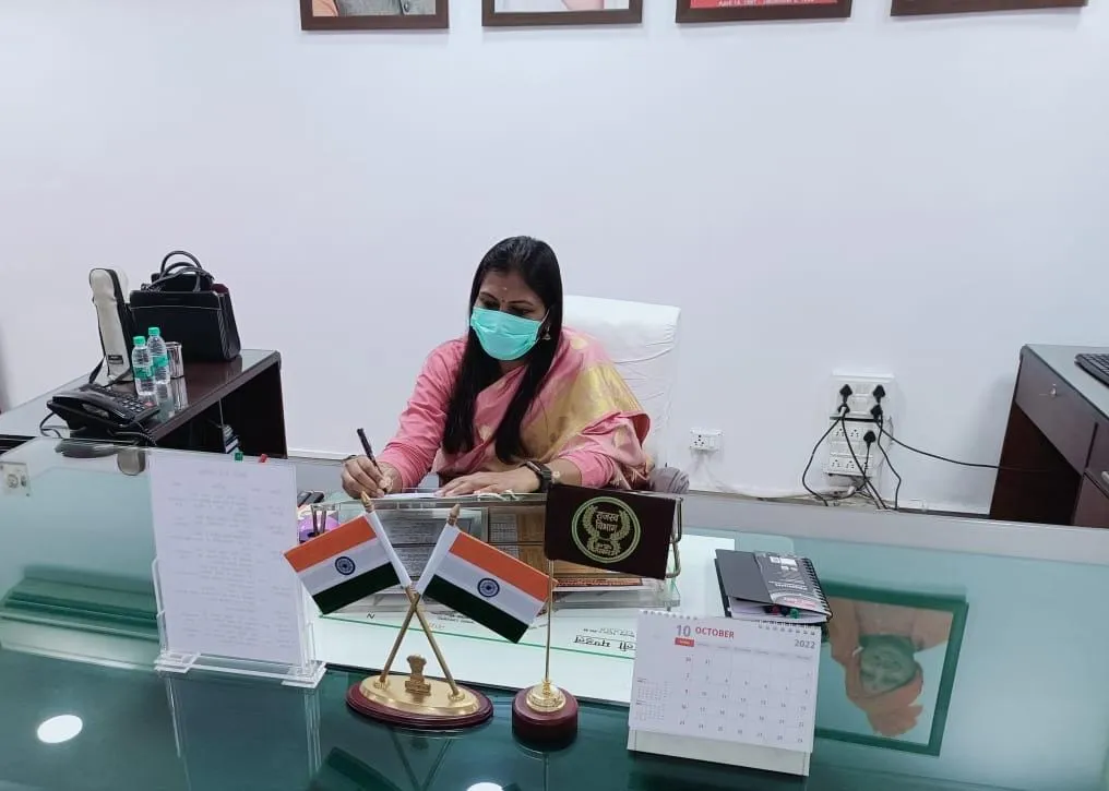सेल्‍वा कुमार जे बरेली की नई मंडलायुक्‍त, कमिश्नरी कार्यालय पहुंचकर संभाला कार्यभार