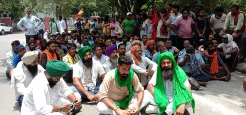 रुद्रपुर: अग्निपथ के विरोध में कलक्ट्रेट में गरजे किसान और मजदूर, पुलिस से नोकझोंक