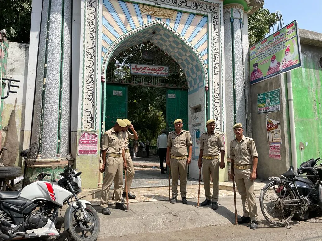 बरेली: जुमे की नमाज के दौरान नौमहला मस्जिद पर पीएसी बल तैनात