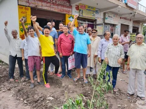 हल्द्वानी: बारिश में भी पेयजल को तरसा रहा जलसंस्थान, पीलीकोठी में गुस्साए लोगों का प्रदर्शन