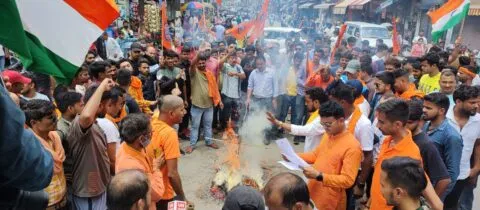 हल्द्वानी: कन्हैयालाल हत्याकांड के विरोध में सड़क पर निकले हिंदूवादी संगठन, फूंका पुतला… देखें VIDEO
