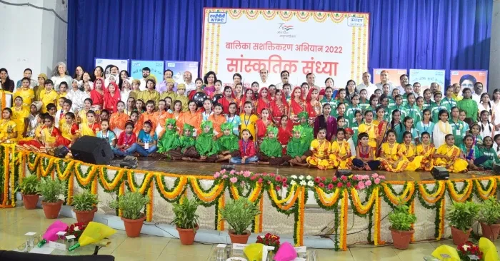 रायबरेली: एनटीपीसी की जेम बालिकाओं ने अपनी कला से मोहा सभी का मन