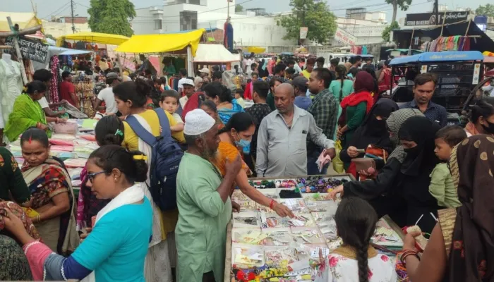 अयोध्या: कोरोना को लेकर लोग हुए लापरवाह, प्रशासन दिखा मौन
