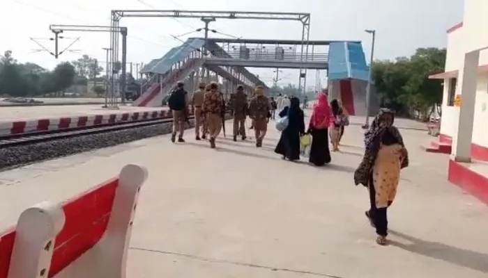 सीतापुर: अग्निपथ योजना के प्रदर्शन को लेकर रेलवे स्टेशनों पर अलर्ट जारी, ट्रेनें भी गई खंगाली