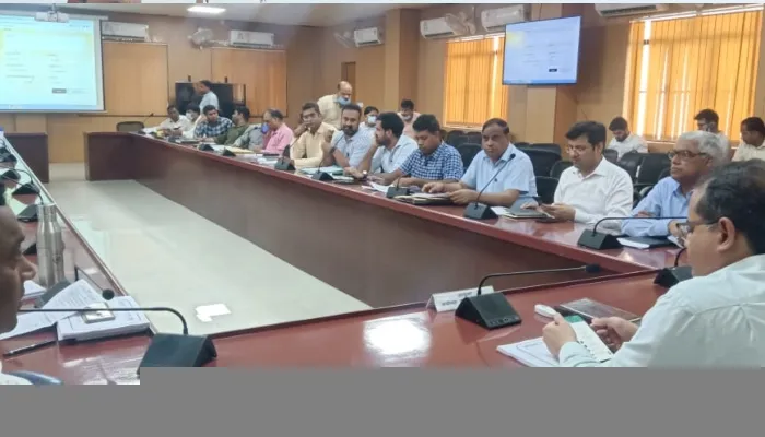 अयोध्या एयरपोर्ट का 25% कार्य पूरा, मंडलायुक्त ने विजन डॉक्यूमेंट के विकास कार्यों की समीक्षा बैठक