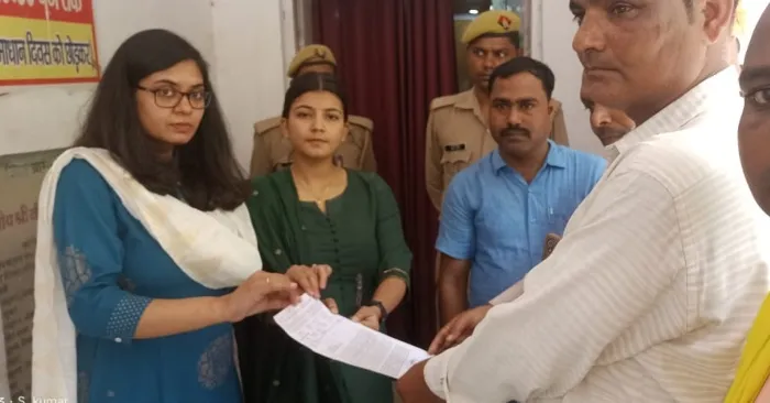 अयोध्या: पावर कार्पोरेशन निविदा संविदा कर्मचारी संघ ने अतिरिक्त मजिस्ट्रेट को सौंपा ज्ञापन
