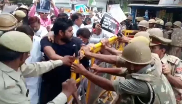 रायबरेली: ईडी की पूछताछ के विरोध में ज्ञापन देने जा रहे कांग्रेसियों से पुलिस की झड़प