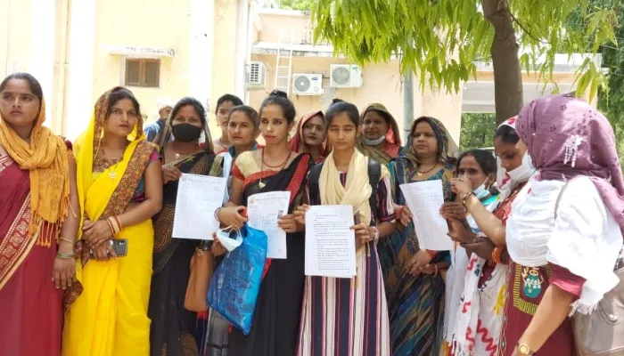 बहराइच: मांगों को लेकर बीसी सखी महिलाओं ने किया प्रदर्शन, जिलाधिकारी को सौंपा ज्ञापन